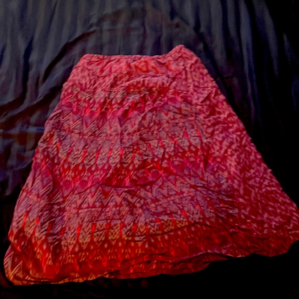 A Colorful Medium Length 0 Size Skirt, It also has a zipper.